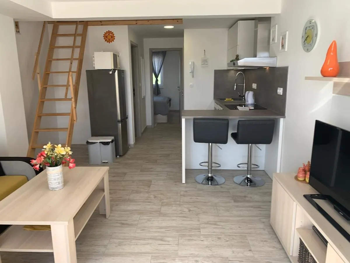 Apartments Lucie Biograd Na Moru Κροατία
